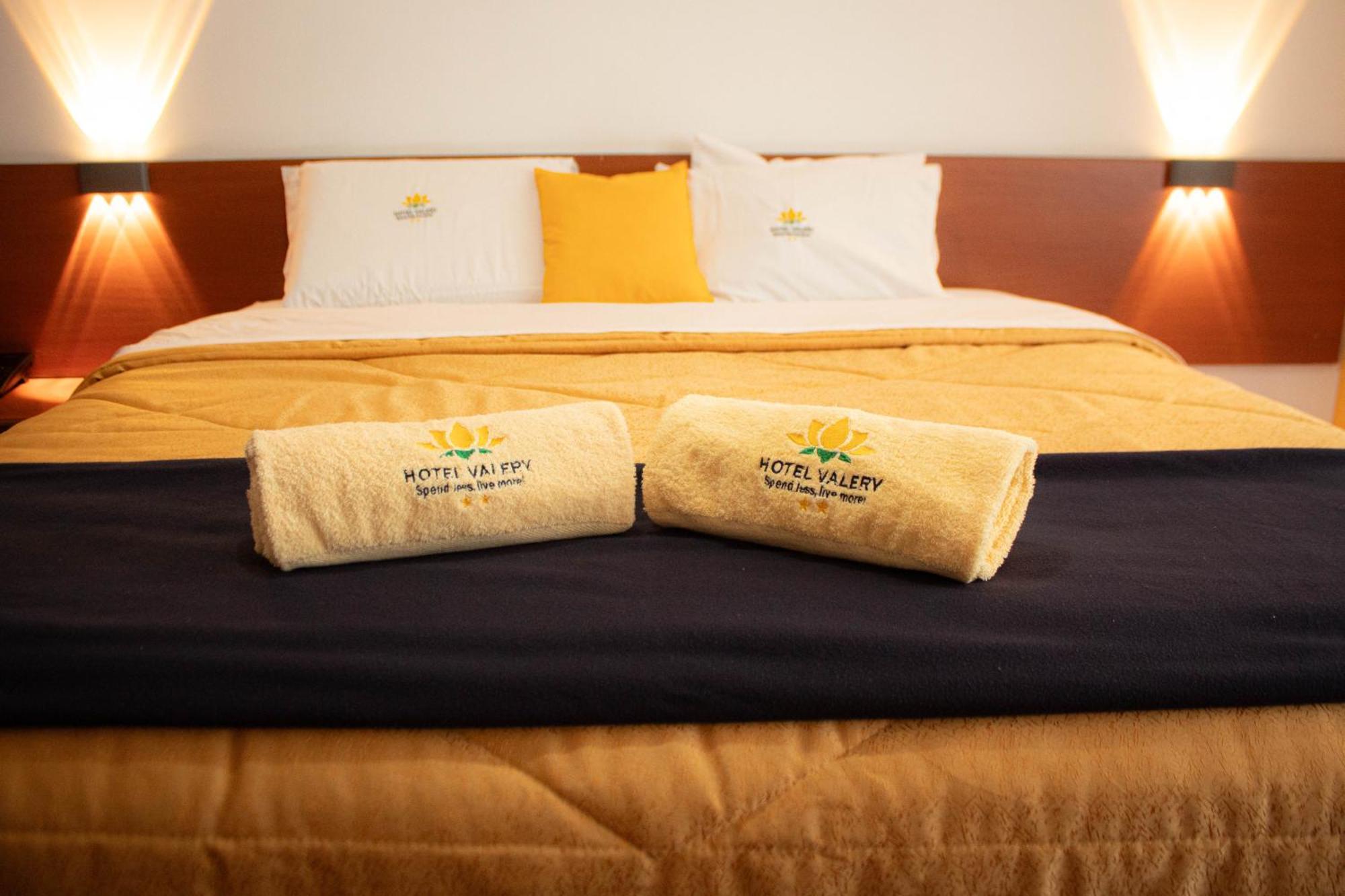 Hotel Valery 2 Estrellas 瓦拉斯 外观 照片