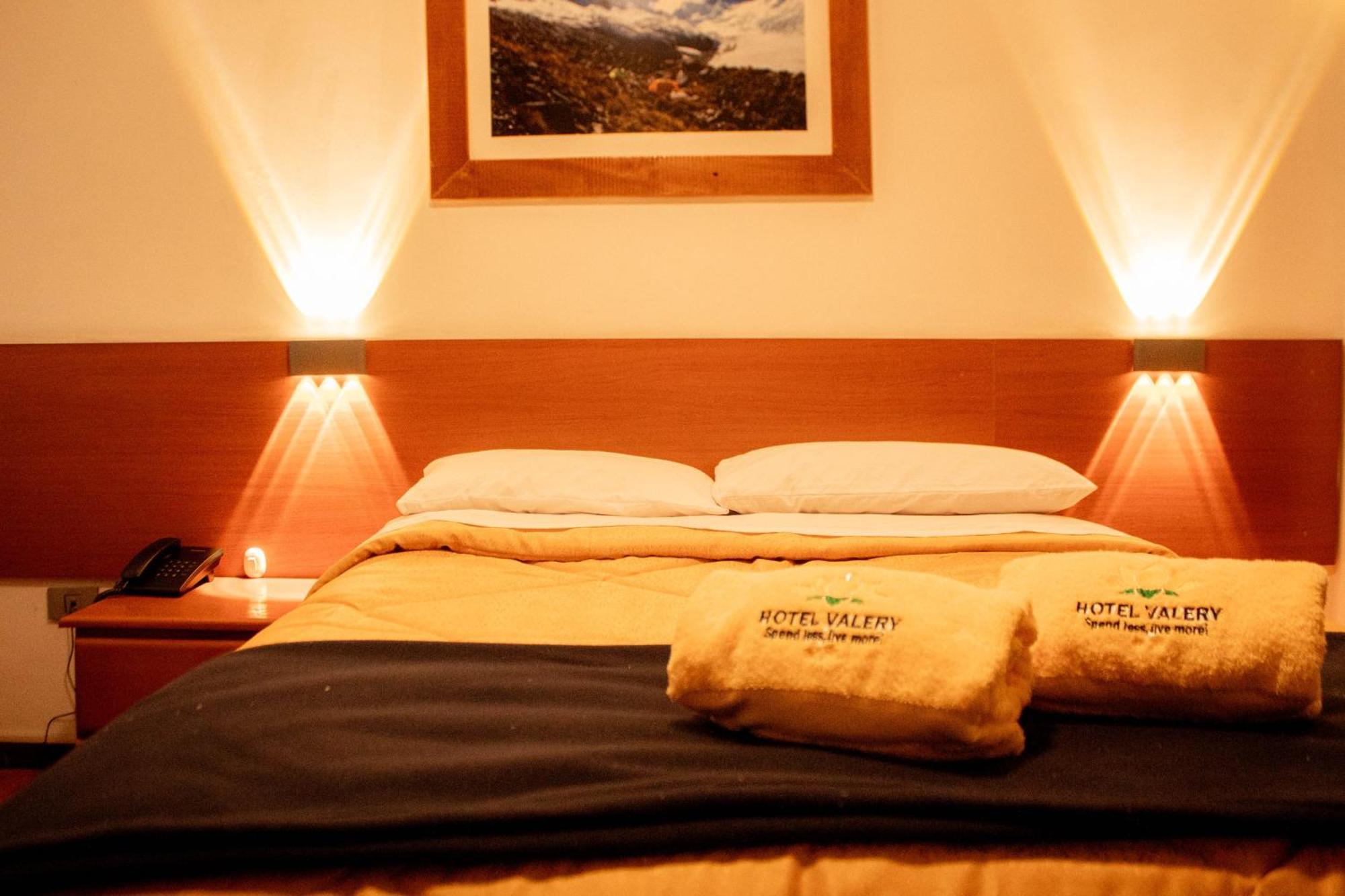 Hotel Valery 2 Estrellas 瓦拉斯 外观 照片
