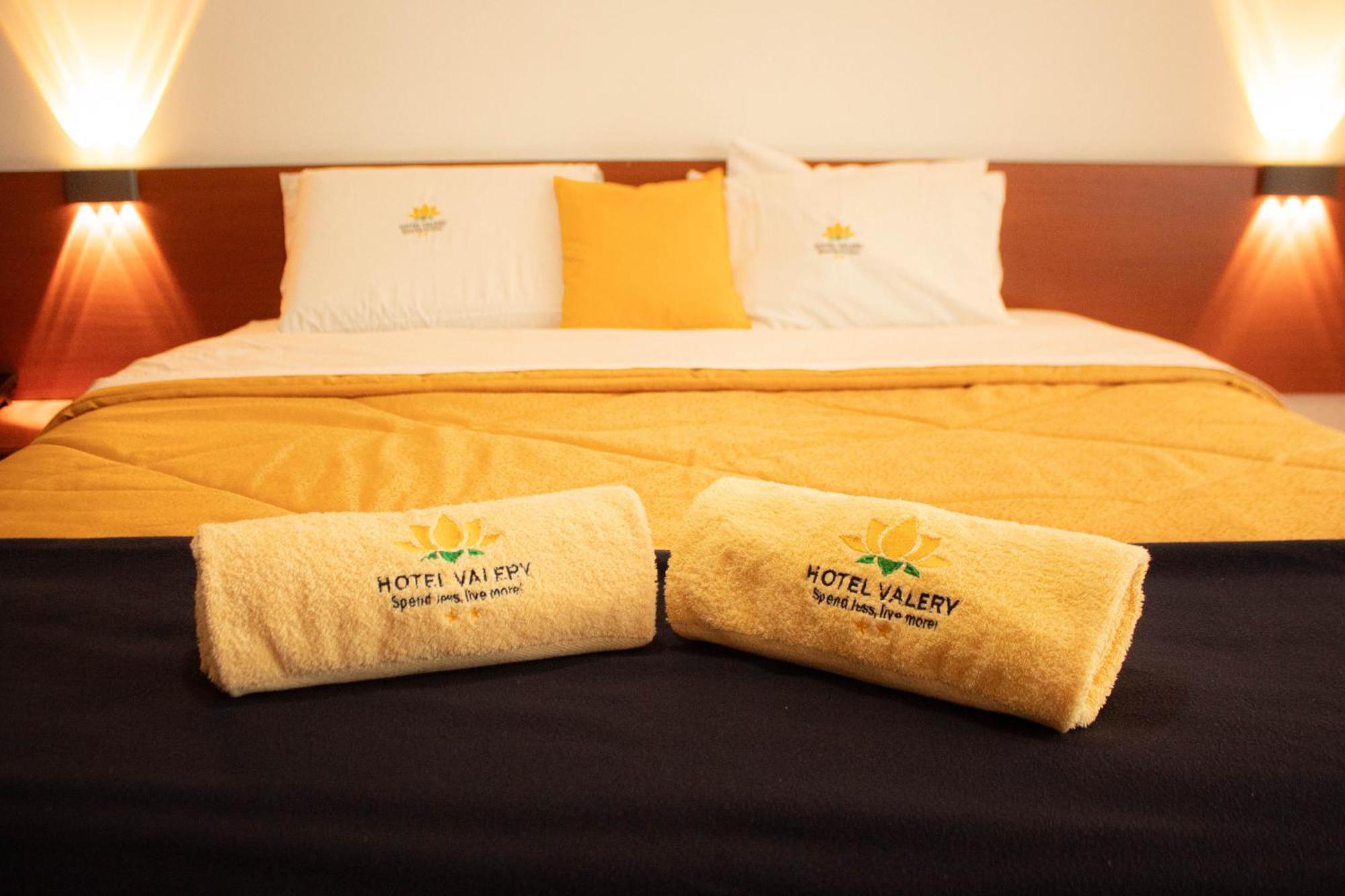 Hotel Valery 2 Estrellas 瓦拉斯 外观 照片
