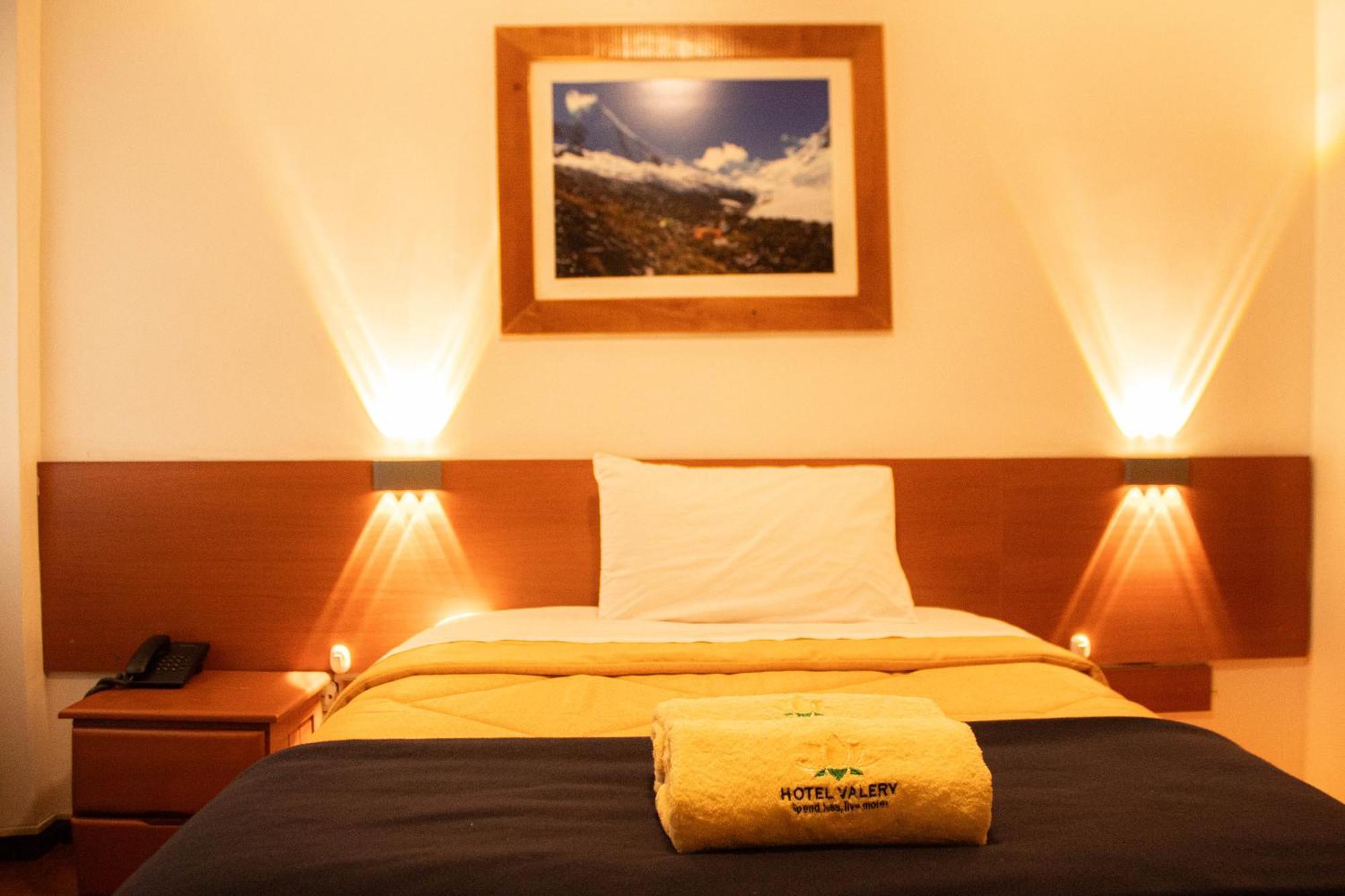 Hotel Valery 2 Estrellas 瓦拉斯 外观 照片