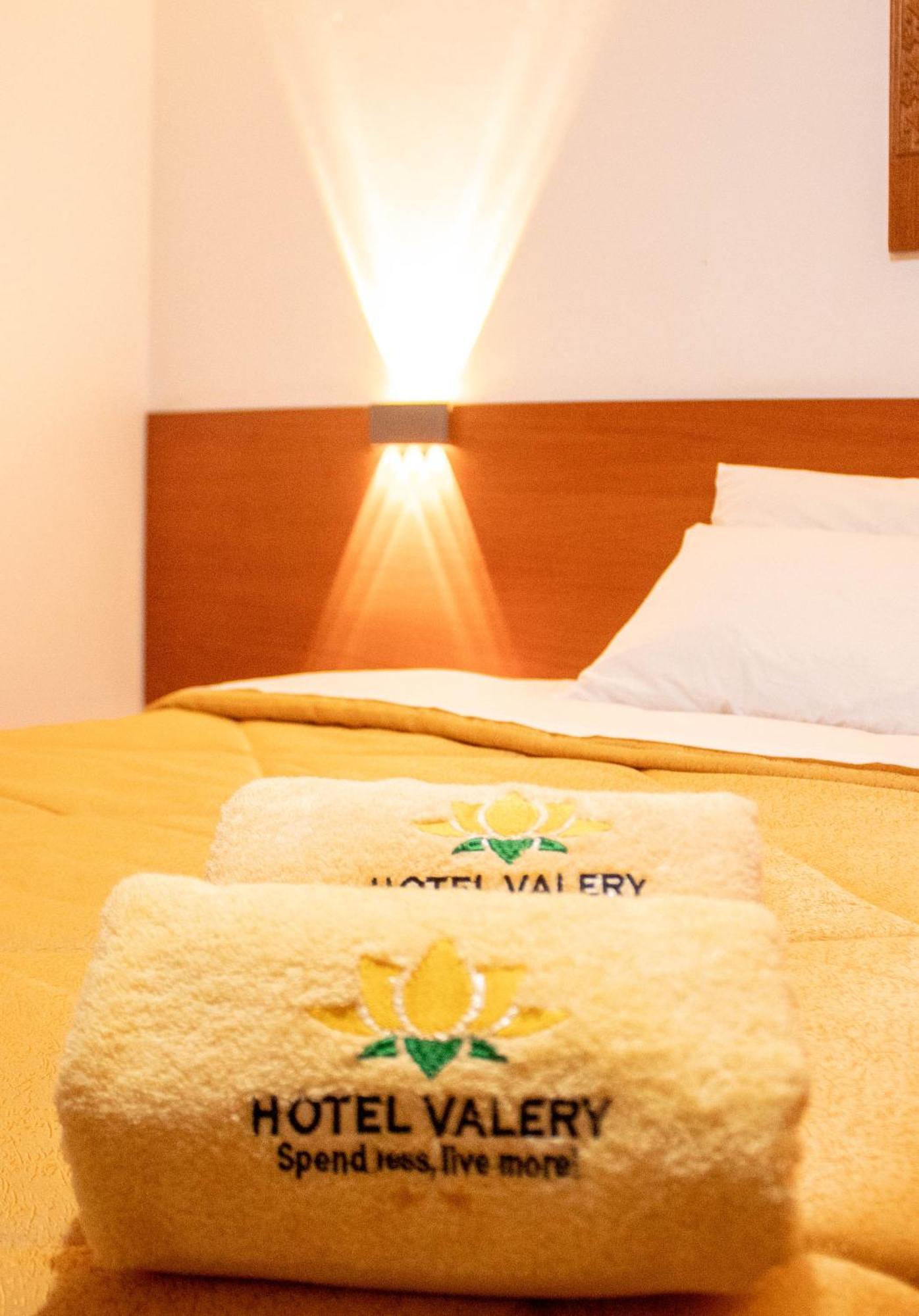 Hotel Valery 2 Estrellas 瓦拉斯 外观 照片