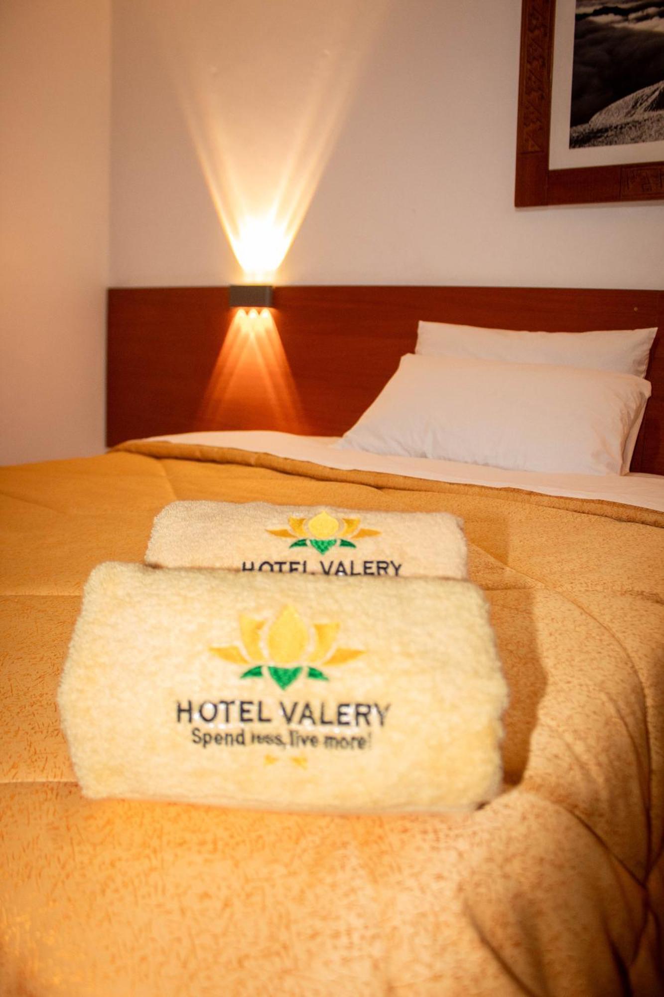 Hotel Valery 2 Estrellas 瓦拉斯 外观 照片