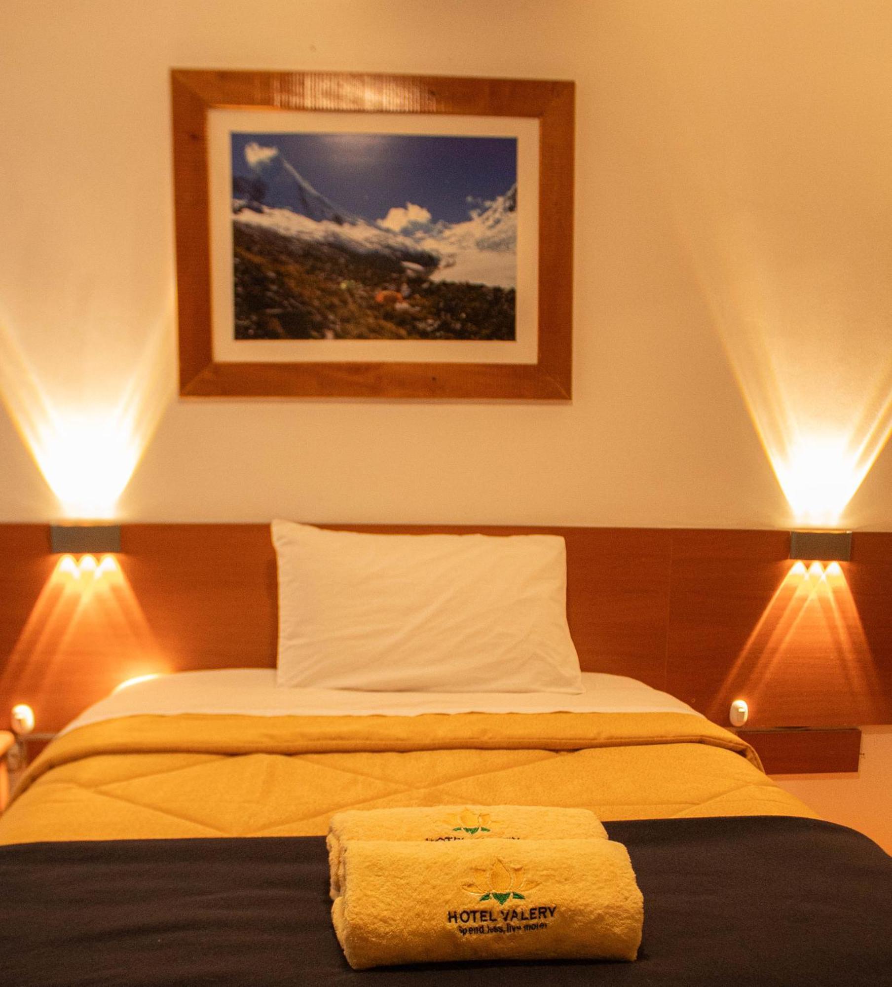 Hotel Valery 2 Estrellas 瓦拉斯 外观 照片